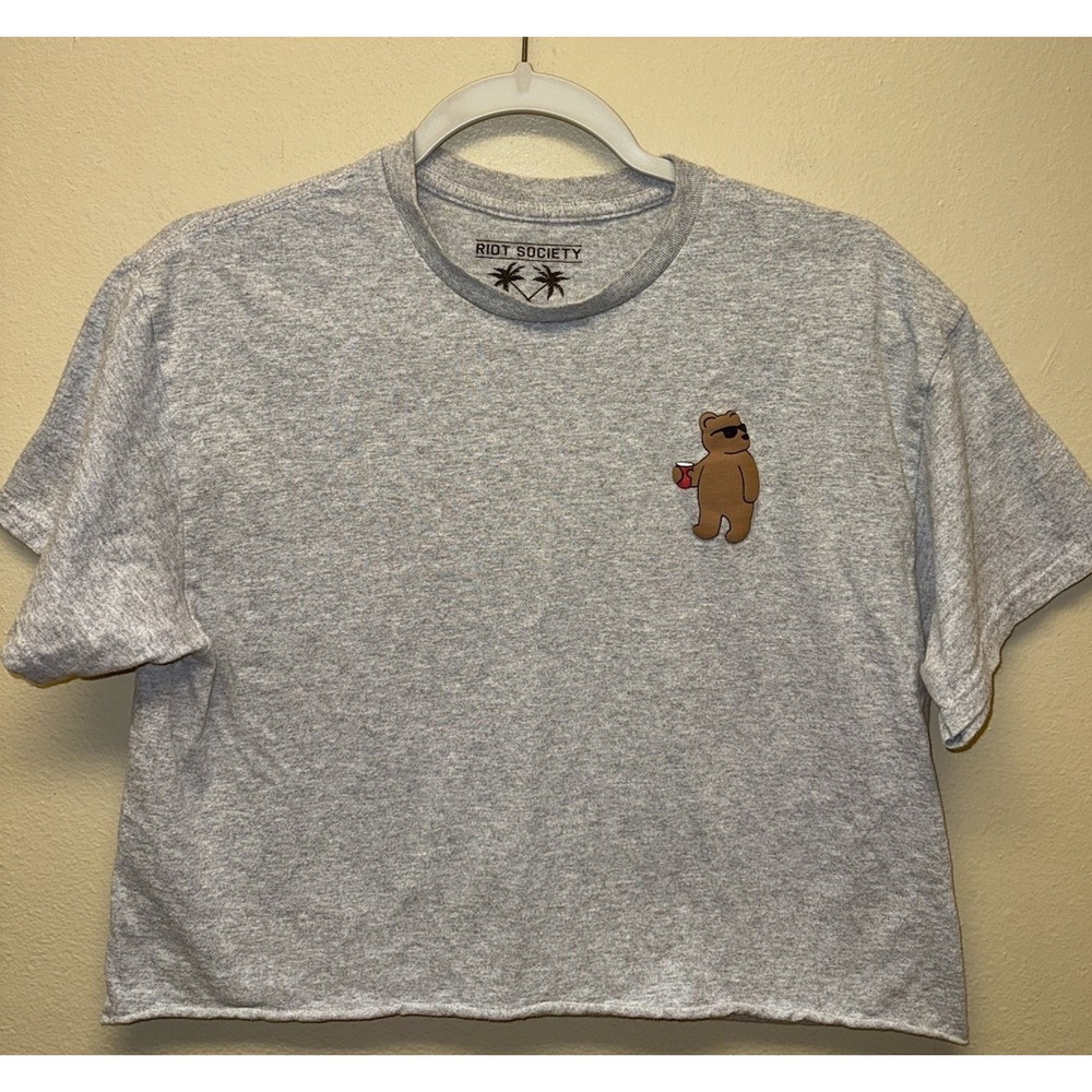 Riot Society Party Bear Gray T-Shirt Size Medium Cropped Raw Hem Red Solo Cup